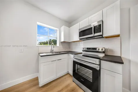1648 NW 33rd Street Miami FL 33142