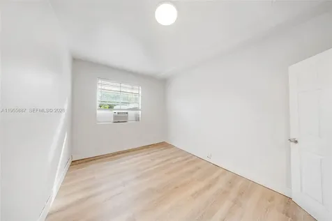1648 NW 33rd Street Miami FL 33142