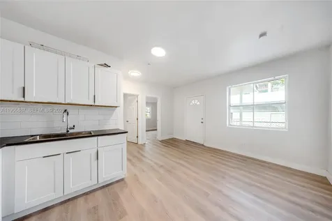 1648 NW 33rd Street Miami FL 33142