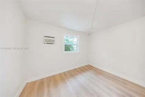 1648 NW 33rd Street Miami FL 33142