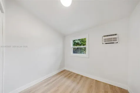 1648 NW 33rd Street Miami FL 33142