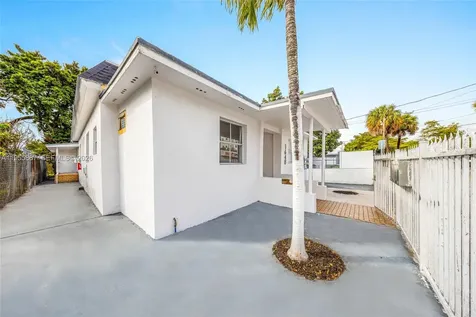 1648 NW 33rd Street Miami FL 33142