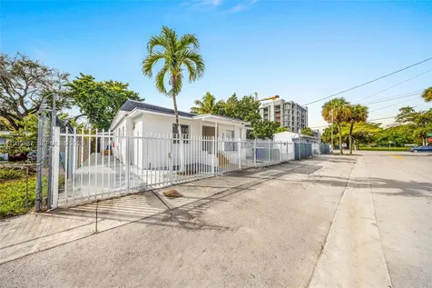 1648 NW 33rd Street Miami FL 33142
