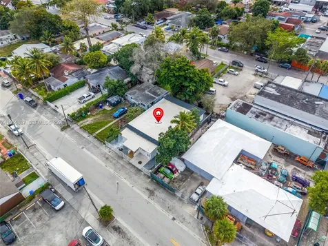 1648 NW 33rd Street Miami FL 33142