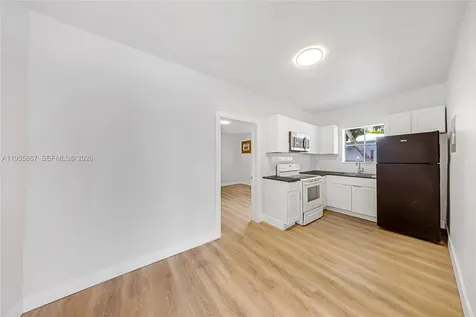 1648 NW 33rd Street Miami FL 33142