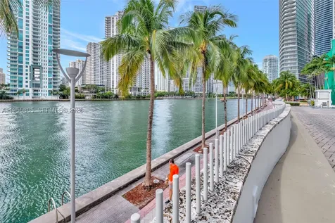 325 S Biscayne Boulevard Miami FL 33131