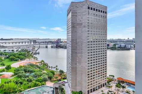 325 S Biscayne Boulevard Miami FL 33131