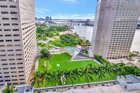 325 S Biscayne Boulevard Miami FL 33131