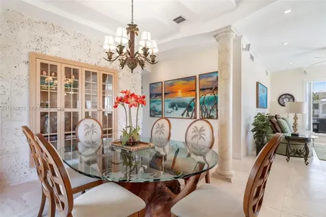 44 W Plaza Del Lago Lower Keys FL 33036