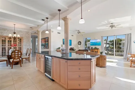 44 W Plaza Del Lago Lower Keys FL 33036