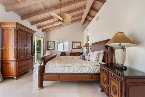 44 W Plaza Del Lago Lower Keys FL 33036