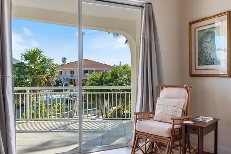 44 W Plaza Del Lago Lower Keys FL 33036