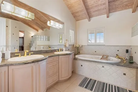 44 W Plaza Del Lago Lower Keys FL 33036