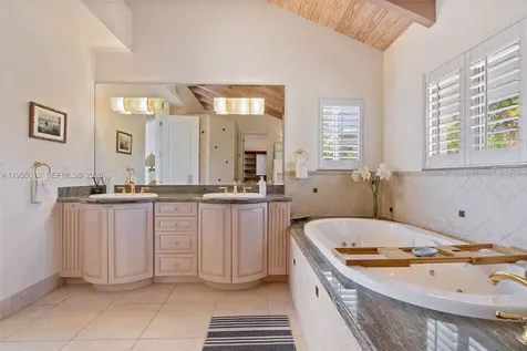 44 W Plaza Del Lago Lower Keys FL 33036