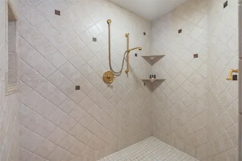 44 W Plaza Del Lago Lower Keys FL 33036