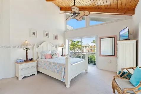 44 W Plaza Del Lago Lower Keys FL 33036
