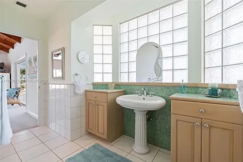44 W Plaza Del Lago Lower Keys FL 33036