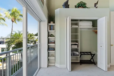 44 W Plaza Del Lago Lower Keys FL 33036