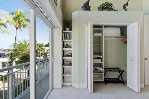 44 W Plaza Del Lago Lower Keys FL 33036