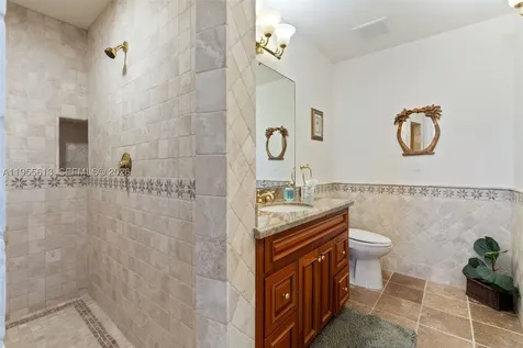 44 W Plaza Del Lago Lower Keys FL 33036