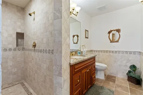 44 W Plaza Del Lago Lower Keys FL 33036