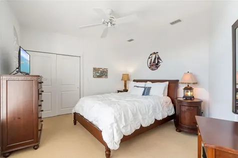 44 W Plaza Del Lago Lower Keys FL 33036