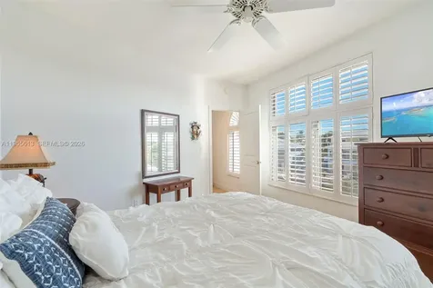 44 W Plaza Del Lago Lower Keys FL 33036