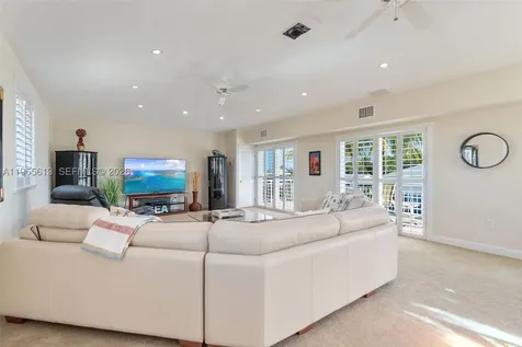 44 W Plaza Del Lago Lower Keys FL 33036
