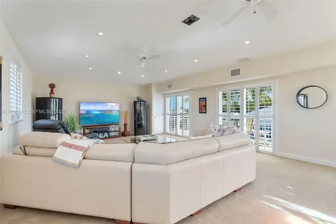 44 W Plaza Del Lago Lower Keys FL 33036