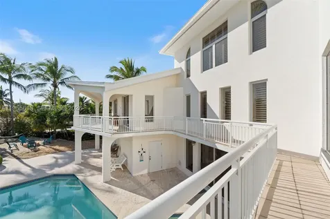 44 W Plaza Del Lago Lower Keys FL 33036