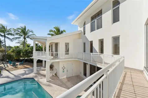 44 W Plaza Del Lago Lower Keys FL 33036