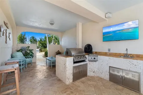 44 W Plaza Del Lago Lower Keys FL 33036