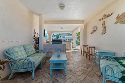 44 W Plaza Del Lago Lower Keys FL 33036
