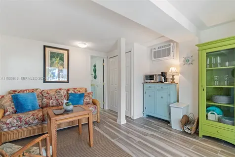 44 W Plaza Del Lago Lower Keys FL 33036