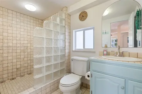 44 W Plaza Del Lago Lower Keys FL 33036