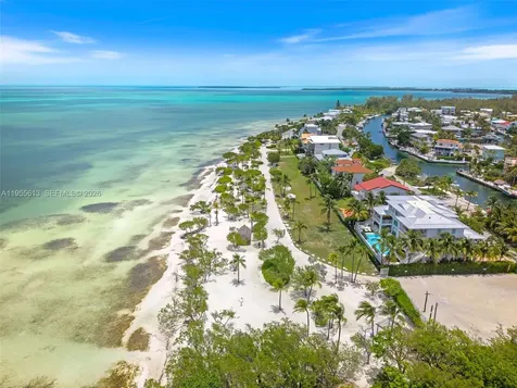 44 W Plaza Del Lago Lower Keys FL 33036