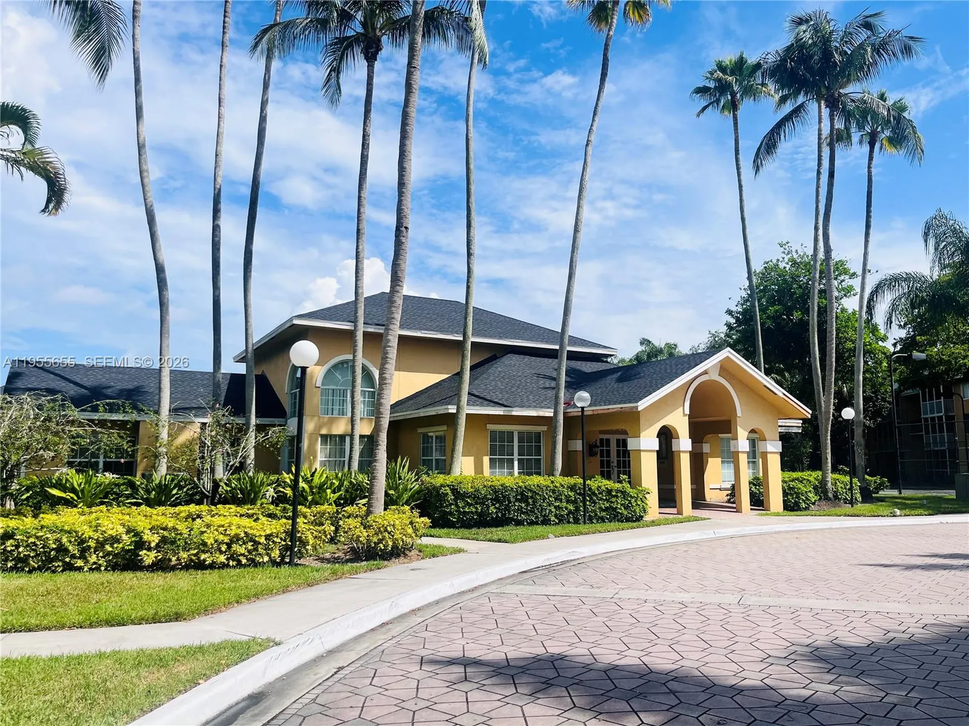 4045 W Mcnab Road Pompano Beach FL 33069