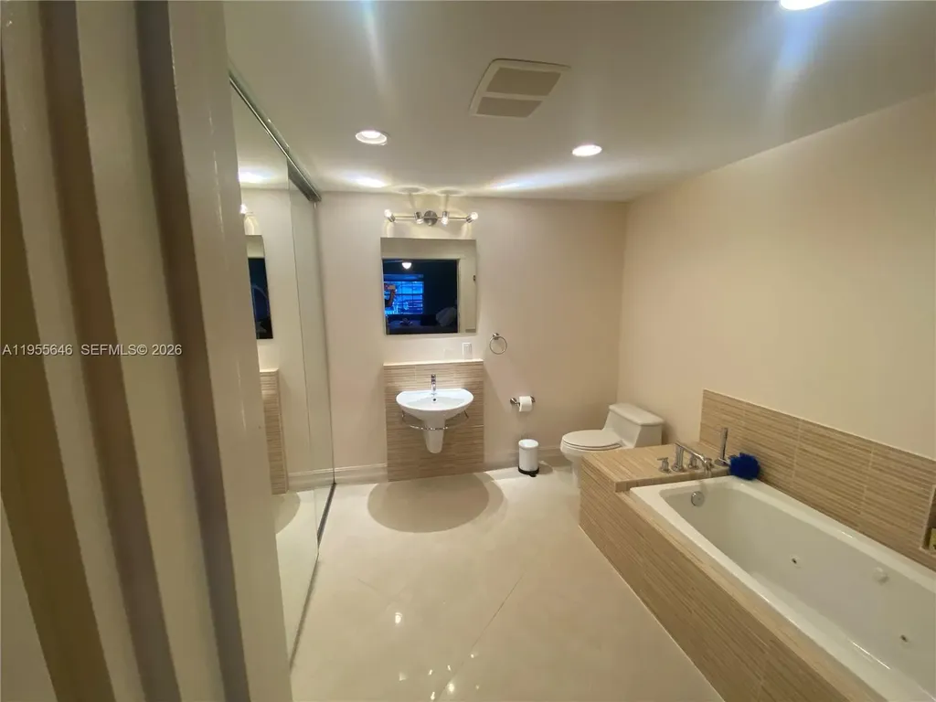 6471 Bay Club Drive Fort Lauderdale FL 33308