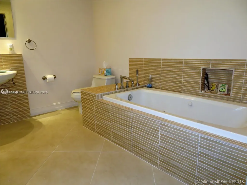 6471 Bay Club Drive Fort Lauderdale FL 33308