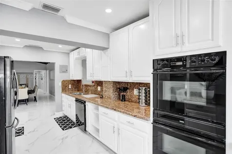 2797 NE 21st Terrace Lighthouse Point FL 33064