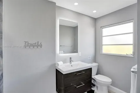 2797 NE 21st Terrace Lighthouse Point FL 33064
