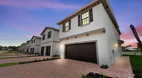 5600 NW Coventry Circle Port St. Lucie FL 34986