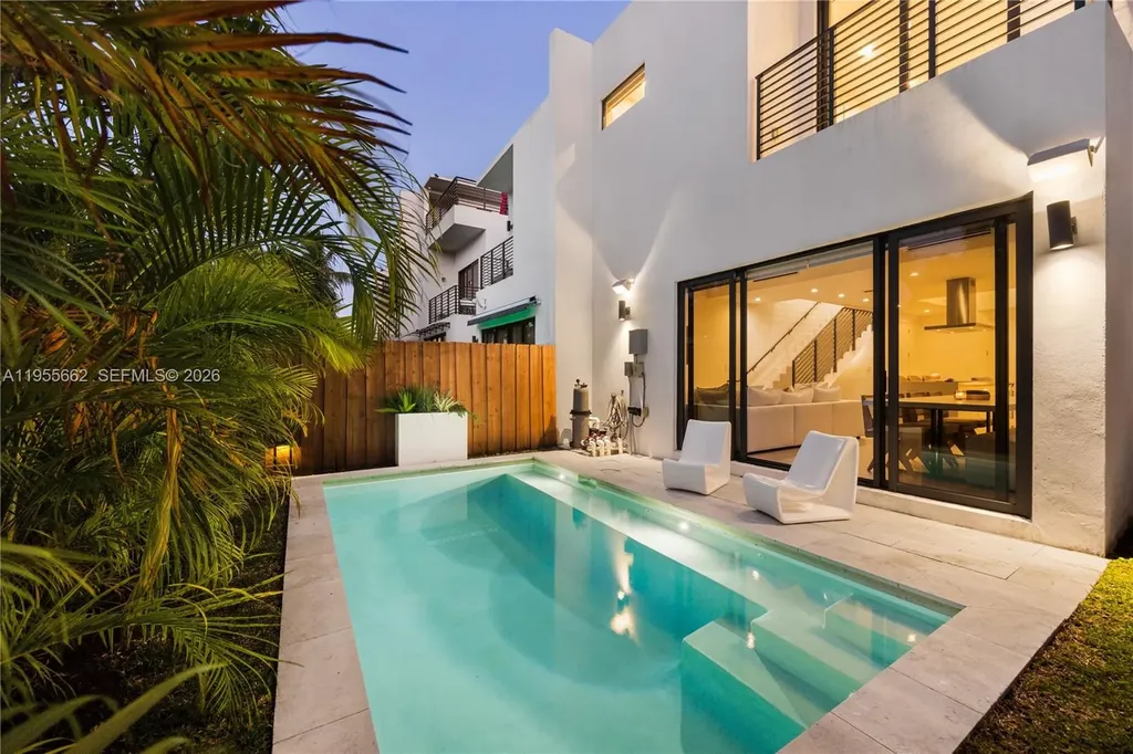 3067 SW 21st Terrace Miami FL 33145