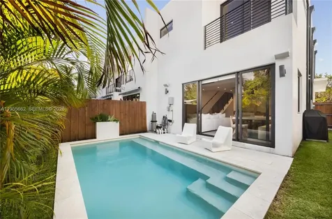 3067 SW 21st Terrace Miami FL 33145