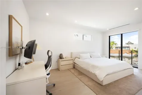 3067 SW 21st Terrace Miami FL 33145