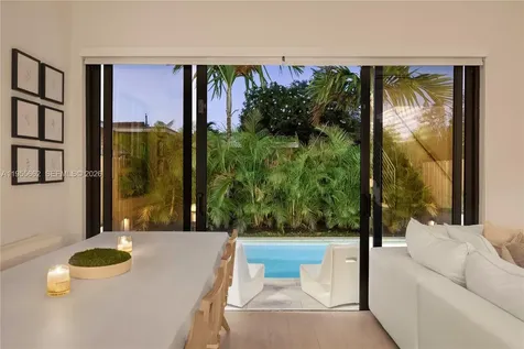 3067 SW 21st Terrace Miami FL 33145