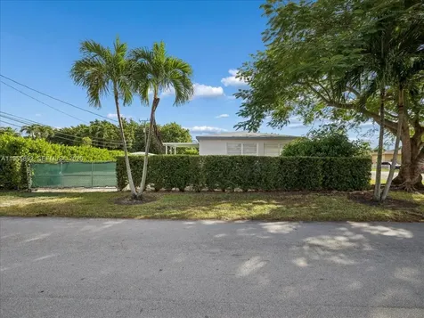 6891 SW 26th Terrace Miami FL 33155