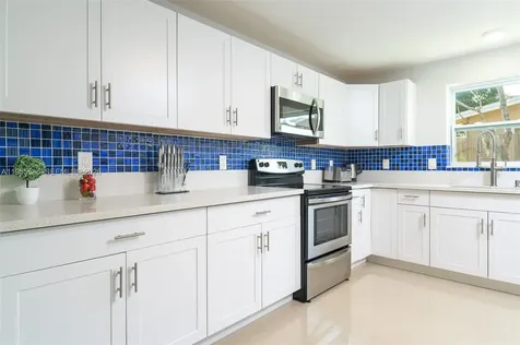 80 NW 40th Street Oakland Park FL 33309