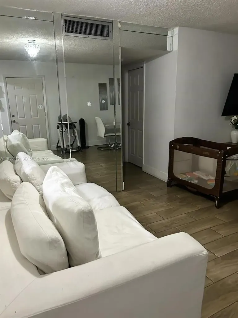 1560 W 46th Street Hialeah FL 33012