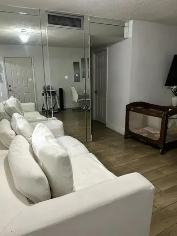 1560 W 46th Street Hialeah FL 33012